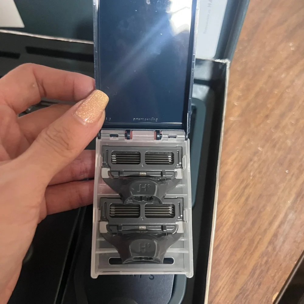 Harry's Men’s Razor Set Gift Box - Picture 4 of 5